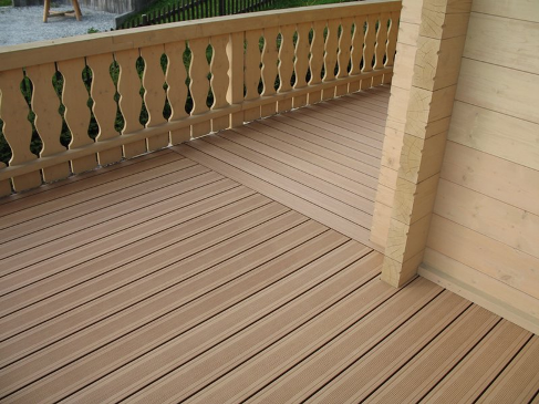 Woodplastic Real krásně ladí i k dřevu